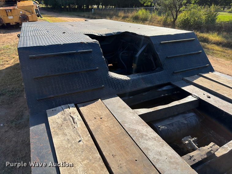 image for item ED5937 2007 XL Specialized lowboy equipment trailer