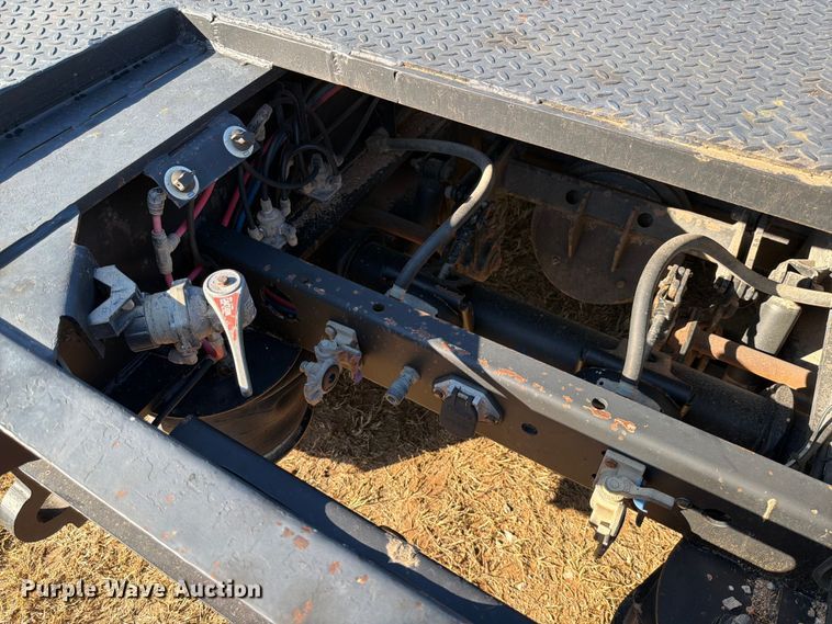 image for item ED5937 2007 XL Specialized lowboy equipment trailer