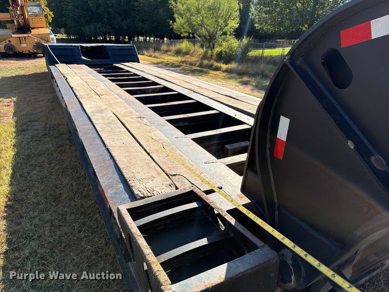 image for item ED5937 2007 XL Specialized lowboy equipment trailer