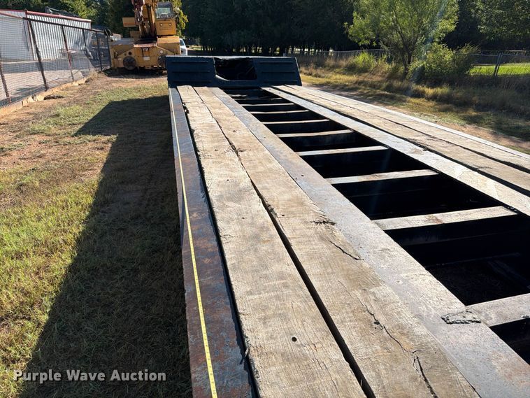 image for item ED5937 2007 XL Specialized lowboy equipment trailer