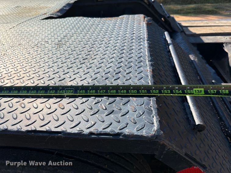 image for item ED5937 2007 XL Specialized lowboy equipment trailer