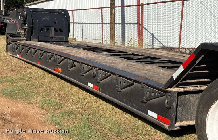 image for item ED5937 2007 XL Specialized lowboy equipment trailer