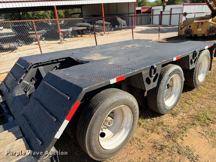 image for item ED5937 2007 XL Specialized lowboy equipment trailer