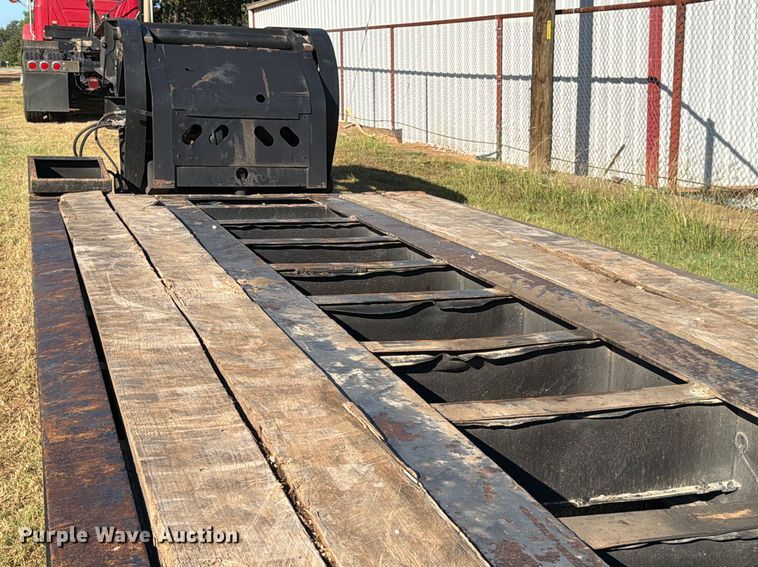 image for item ED5937 2007 XL Specialized lowboy equipment trailer