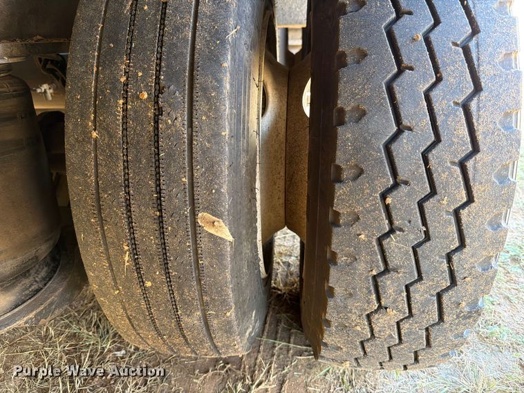 image for item ED5937 2007 XL Specialized lowboy equipment trailer