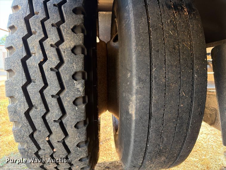 image for item ED5937 2007 XL Specialized lowboy equipment trailer