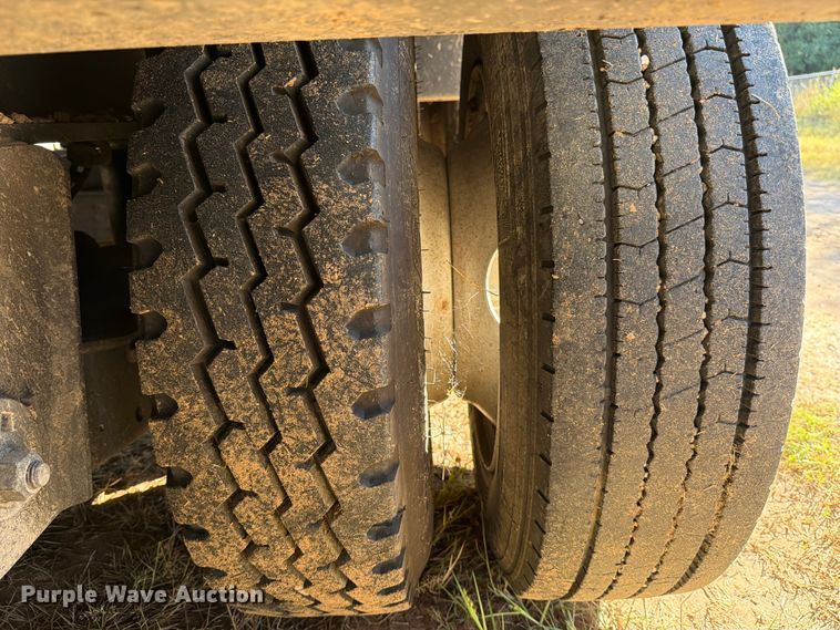 image for item ED5937 2007 XL Specialized lowboy equipment trailer