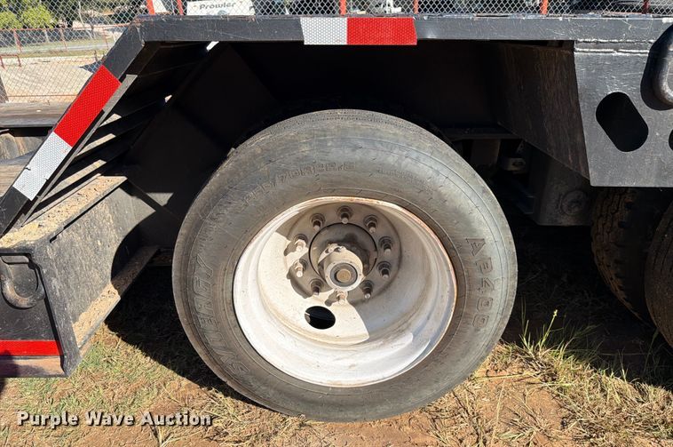 image for item ED5937 2007 XL Specialized lowboy equipment trailer