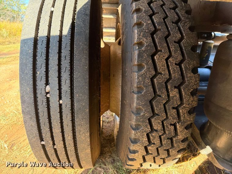 image for item ED5937 2007 XL Specialized lowboy equipment trailer