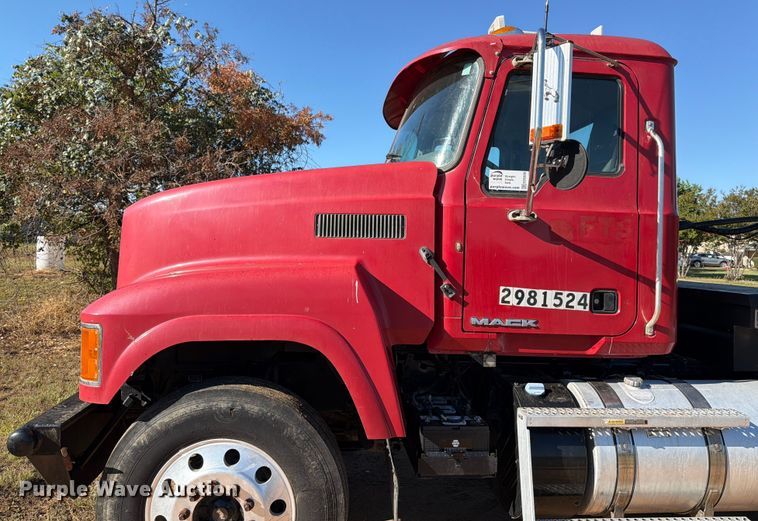 image for item ED5938 2012 Mack CHU613 semi truck