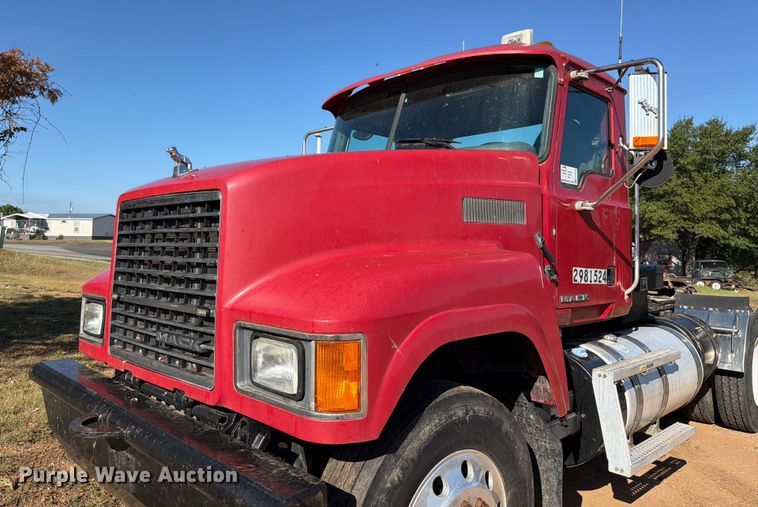 image for item ED5938 2012 Mack CHU613 semi truck