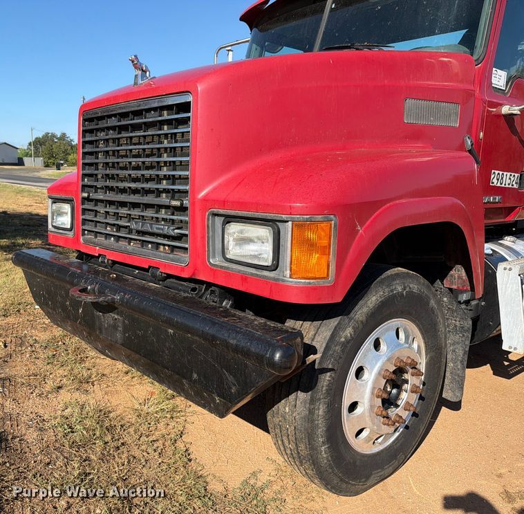 image for item ED5938 2012 Mack CHU613 semi truck