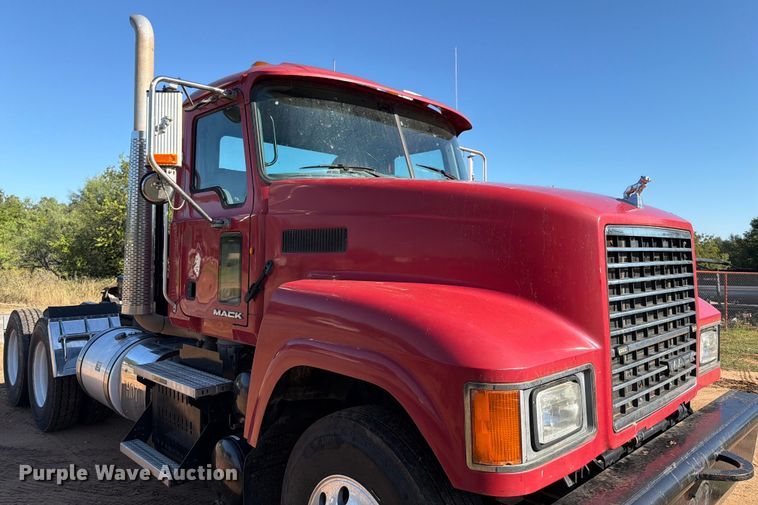 image for item ED5938 2012 Mack CHU613 semi truck