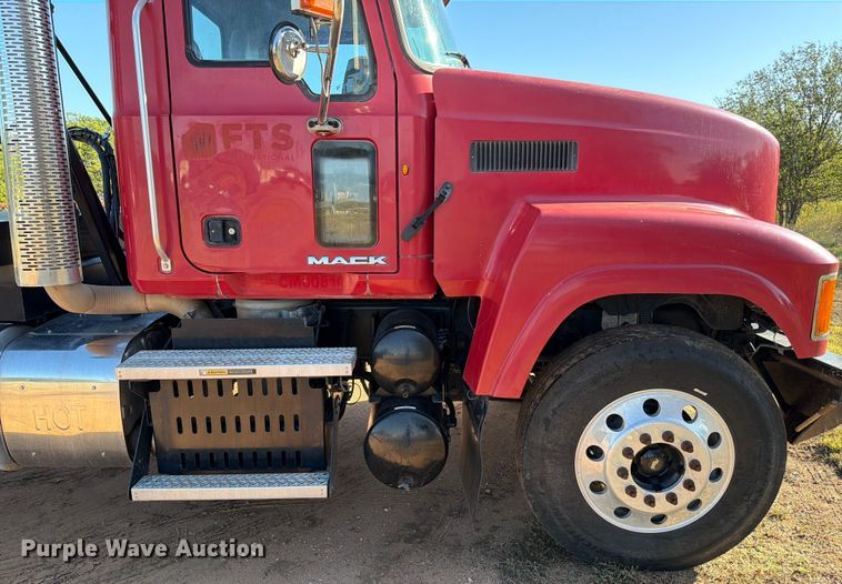 image for item ED5938 2012 Mack CHU613 semi truck