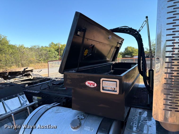 image for item ED5938 2012 Mack CHU613 semi truck