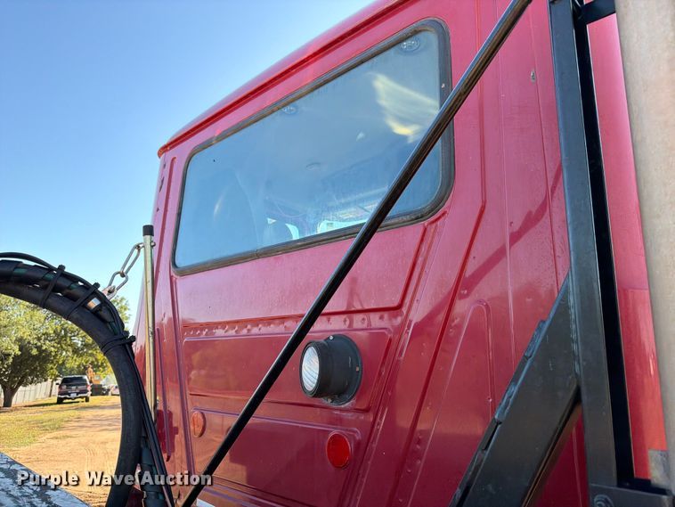 image for item ED5938 2012 Mack CHU613 semi truck