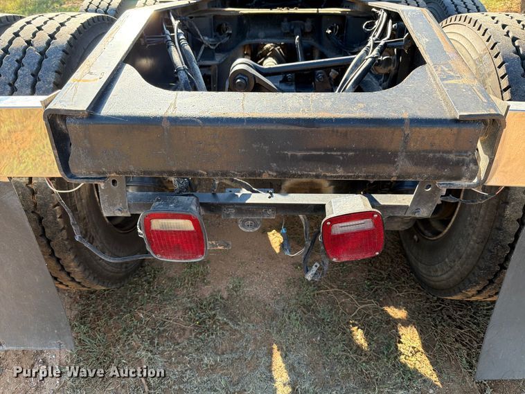 image for item ED5938 2012 Mack CHU613 semi truck