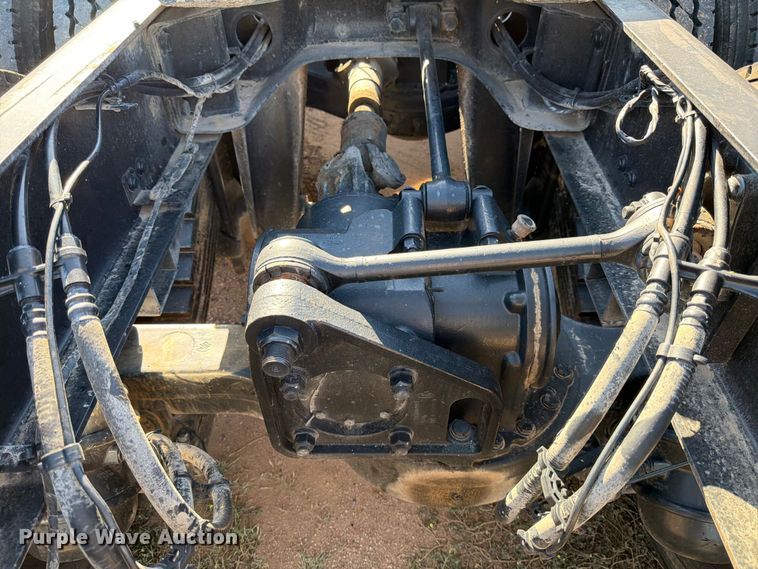 image for item ED5938 2012 Mack CHU613 semi truck