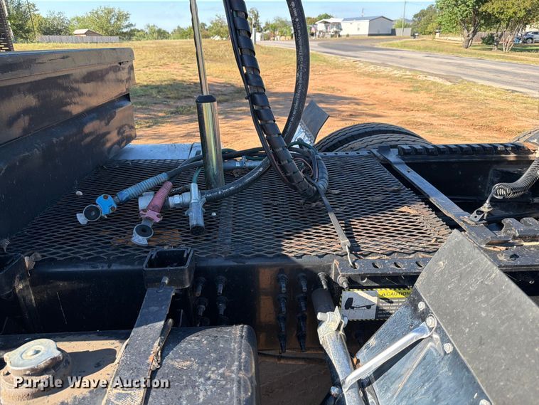 image for item ED5938 2012 Mack CHU613 semi truck