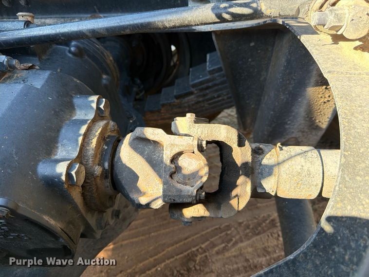 image for item ED5938 2012 Mack CHU613 semi truck