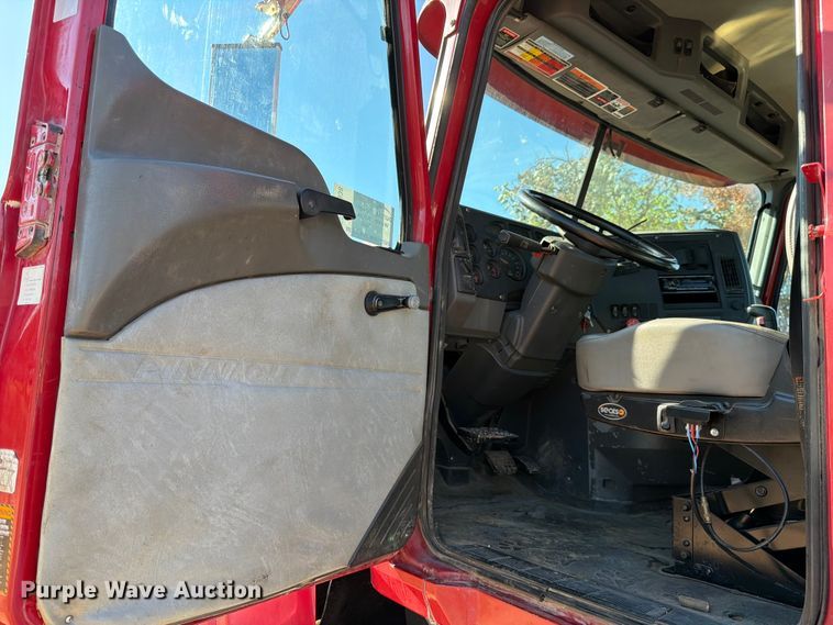 image for item ED5938 2012 Mack CHU613 semi truck