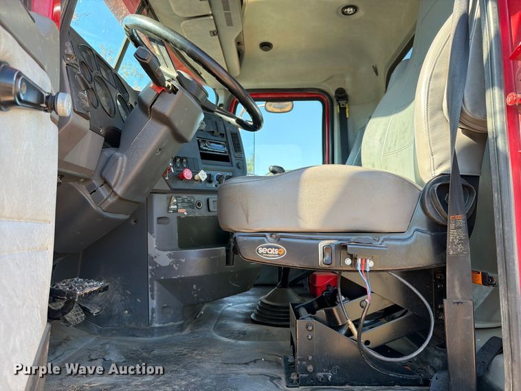 image for item ED5938 2012 Mack CHU613 semi truck