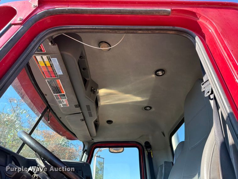 image for item ED5938 2012 Mack CHU613 semi truck