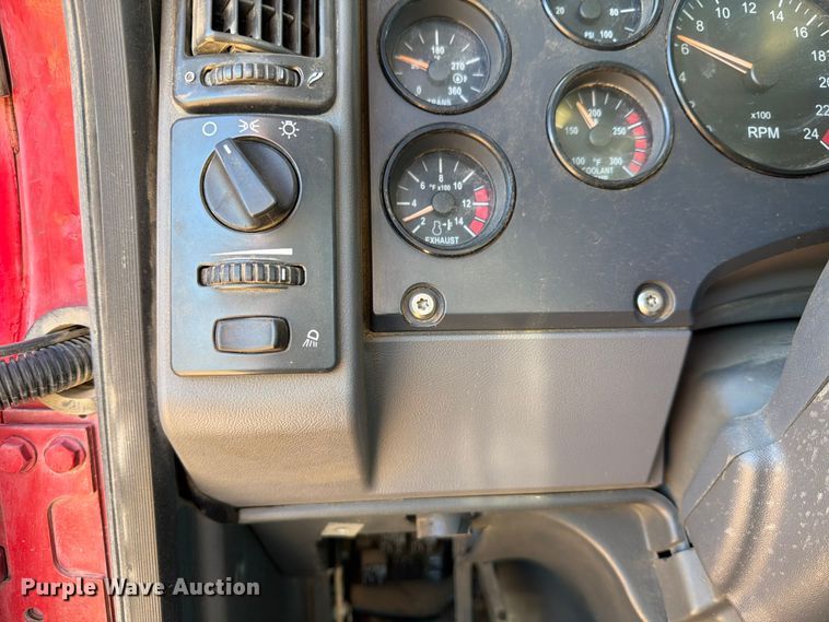 image for item ED5938 2012 Mack CHU613 semi truck