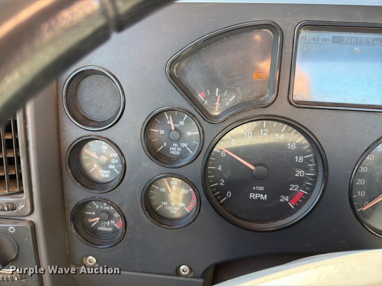 image for item ED5938 2012 Mack CHU613 semi truck