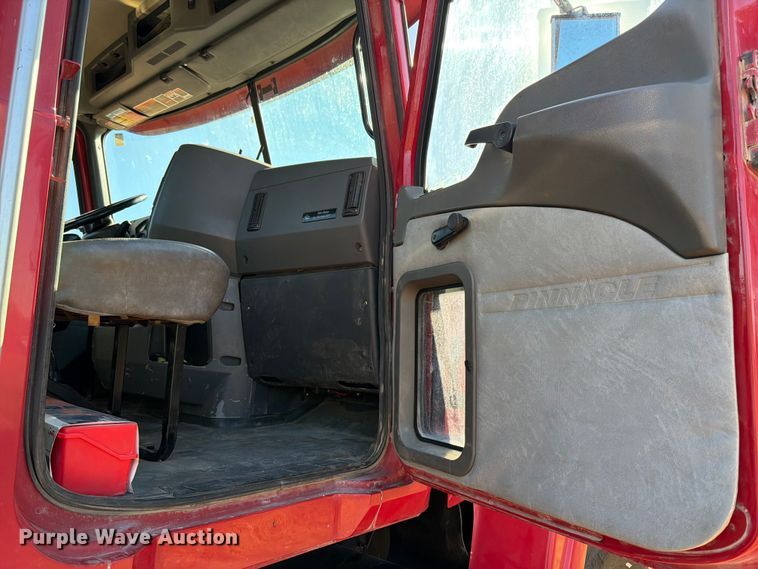 image for item ED5938 2012 Mack CHU613 semi truck