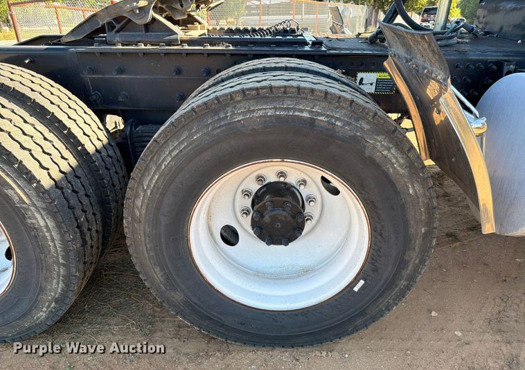 image for item ED5938 2012 Mack CHU613 semi truck