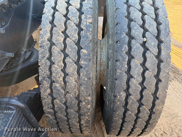 image for item ED5938 2012 Mack CHU613 semi truck