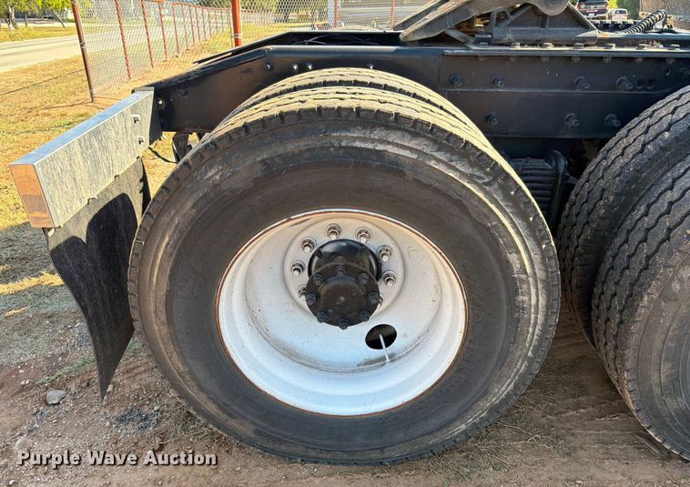 image for item ED5938 2012 Mack CHU613 semi truck