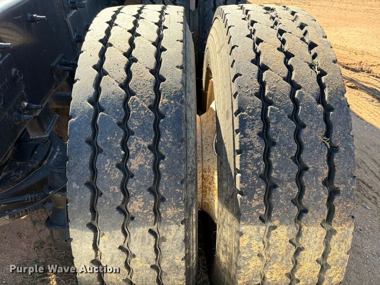 image for item ED5938 2012 Mack CHU613 semi truck