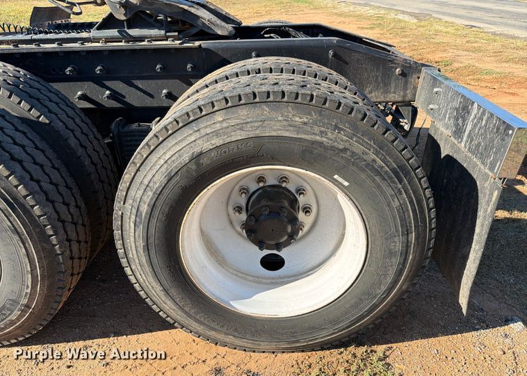 image for item ED5938 2012 Mack CHU613 semi truck