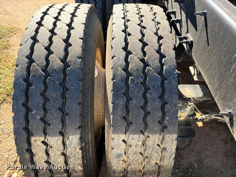 image for item ED5938 2012 Mack CHU613 semi truck