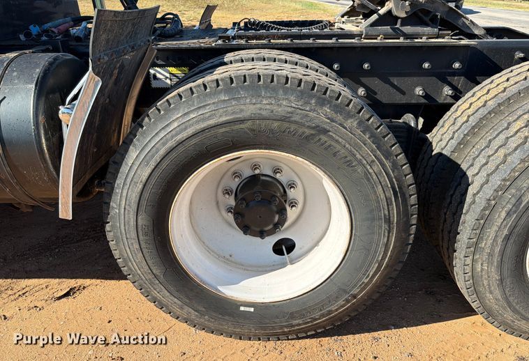 image for item ED5938 2012 Mack CHU613 semi truck