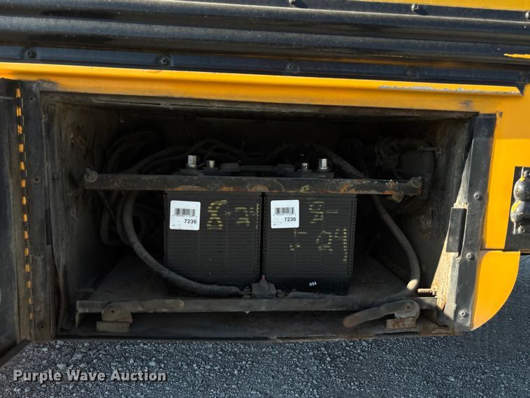 image for item EE4076 2005 Thomas FS65 school bus