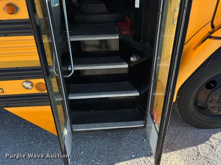 image for item EE4076 2005 Thomas FS65 school bus