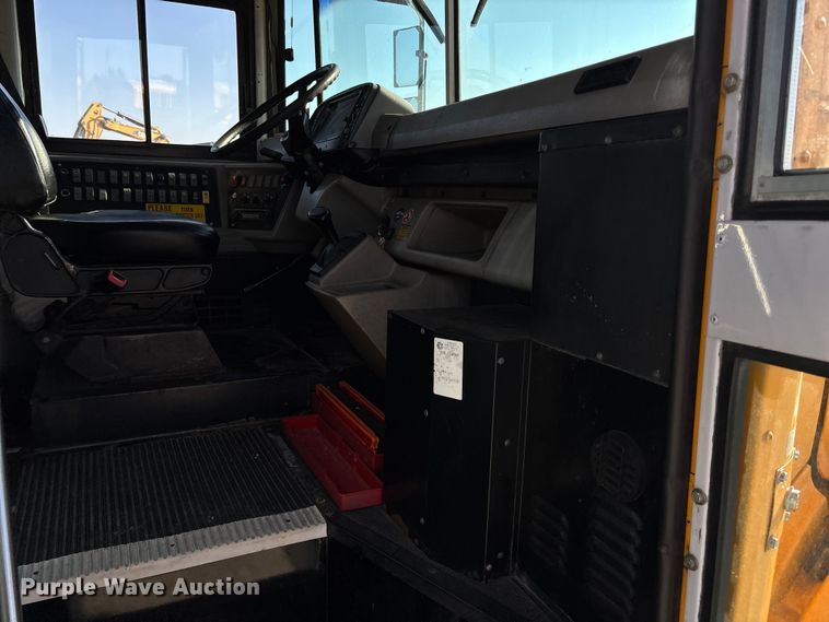 image for item EE4076 2005 Thomas FS65 school bus