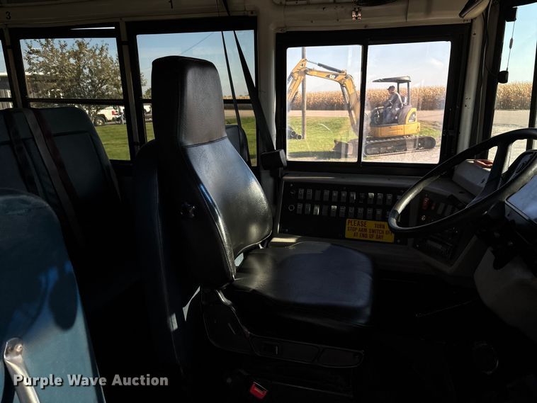 image for item EE4076 2005 Thomas FS65 school bus