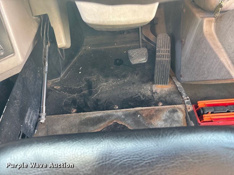 image for item EE4076 2005 Thomas FS65 school bus