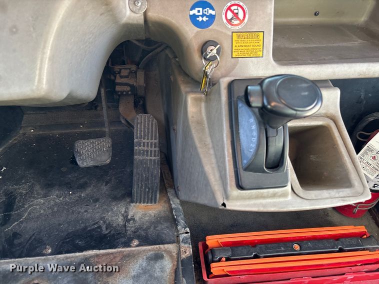 image for item EE4076 2005 Thomas FS65 school bus