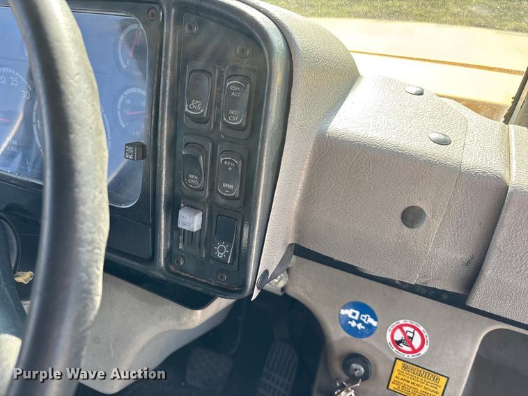 image for item EE4076 2005 Thomas FS65 school bus