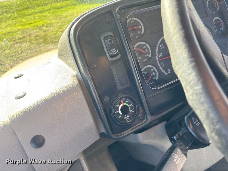 image for item EE4076 2005 Thomas FS65 school bus