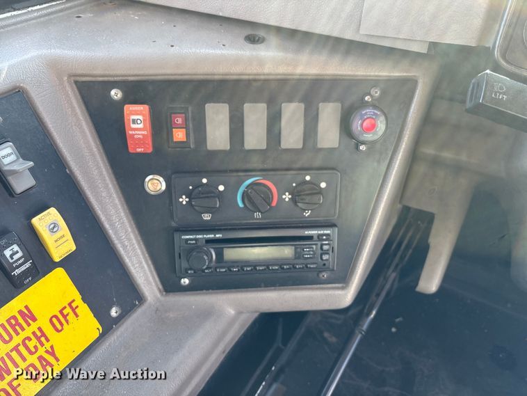 image for item EE4076 2005 Thomas FS65 school bus