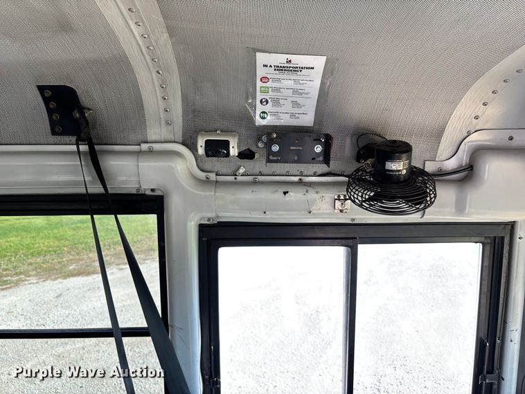 image for item EE4076 2005 Thomas FS65 school bus