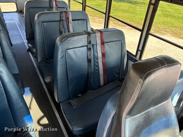 image for item EE4076 2005 Thomas FS65 school bus