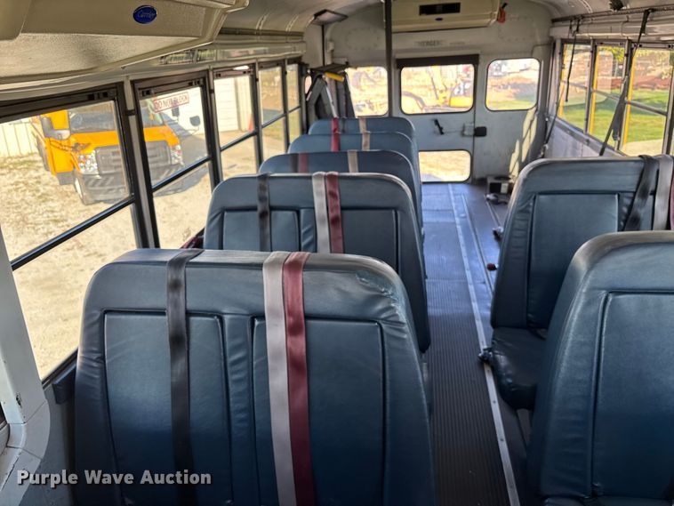 image for item EE4076 2005 Thomas FS65 school bus