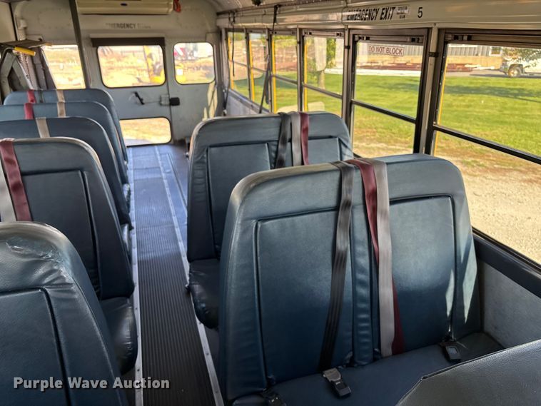 image for item EE4076 2005 Thomas FS65 school bus